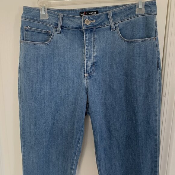 Lee Classic Fit Jeans Straight Leg Light Wash Blue Petite Size 16P - Picture 6 of 8